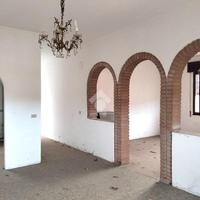 4 LOCALI A BATTAGLIA TERME