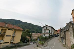 Trilocale a Como città-balcone cantina e giardino