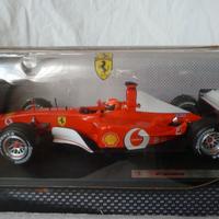 Ferrari F 2002 Schumacher Hot Wheels scala 1/18
