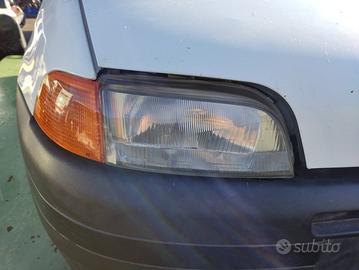 Proiettore destro FIAT PUNTO 1 del 1998