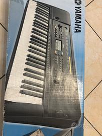 Tastiera Yamaha PSR-E253 c