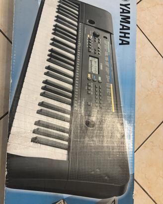 Tastiera Yamaha PSR-E253 c