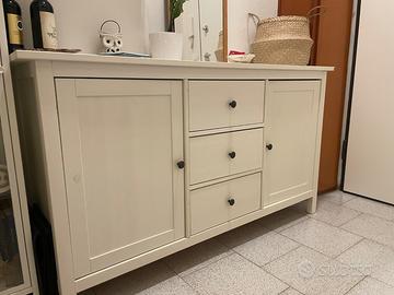 Mobile con ante e cassetti