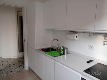 STANZA SINGOLA in appartamento Viale Corsica