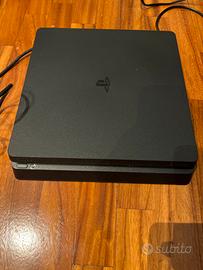 Play station 4 completa di 2 controller