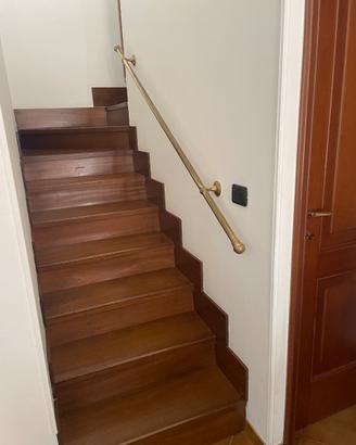 Corrimano in ottone per scala interna