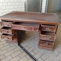 Antica scrivania in legno da ufficio in noce