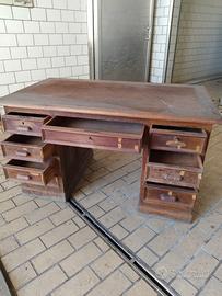 Antica scrivania in legno da ufficio in noce