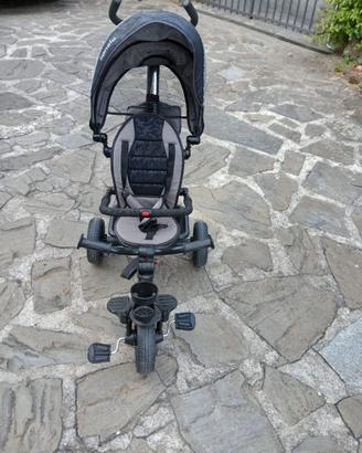 Passeggino tre ruote con triciclo e pedali