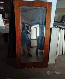 tavolo letto e specchio