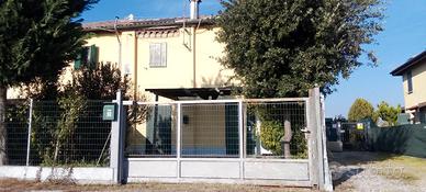 Porzione trifamiliare di casale colonico