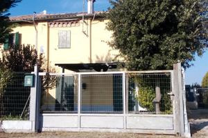 Porzione trifamiliare di casale colonico