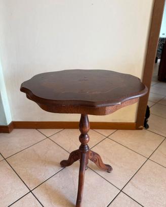 Tavolino vintage in legno intarsiato
