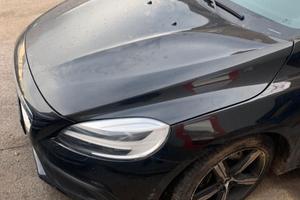 Volvo V40 R-design incidentata