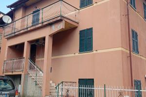 Casa bifamiliare con terreno