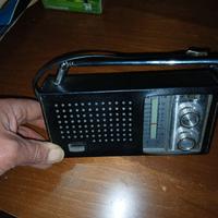 radio vintage con custodia 