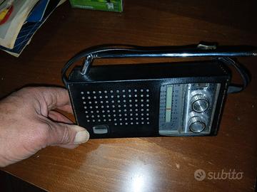 radio vintage con custodia 