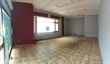 Locale commerciale ,in centro, disponibile subito