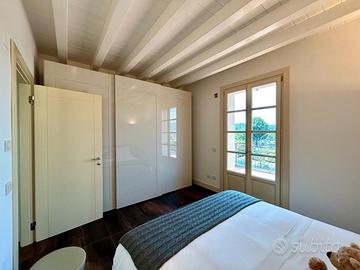 ARMADIO DI DESIGN PARI AL NUOVO - MAI USATO