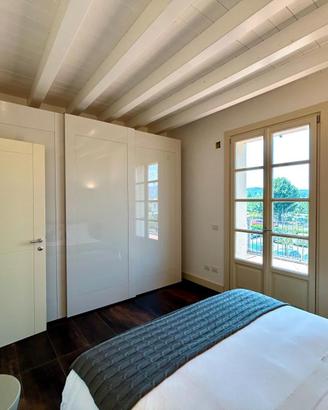 ARMADIO DI DESIGN PARI AL NUOVO - MAI USATO