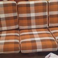 Divano e poltrone con struttura in legno