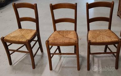Sedie in legno e paglia 