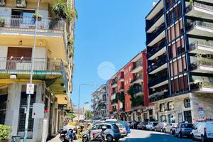 MONOLOCALE A NAPOLI