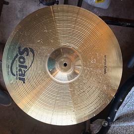 Strumenti musicali piatti batteria