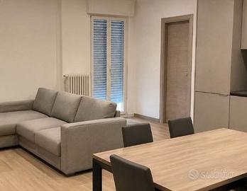 Pentalocale arredato a Cittadella, Parma
