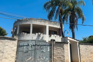 Villa bifamiliare con box auto e cantina