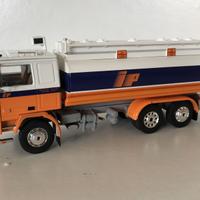 Camion d'epoca De Agostini  della  "  IP " petroli