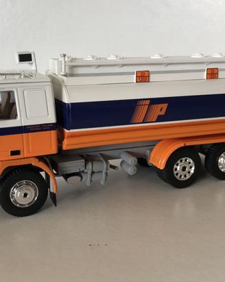 Camion d'epoca De Agostini  della  "  IP " petroli