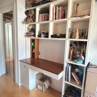 N. 2 Scrivanie in Legno con cubi bianchi a specchi