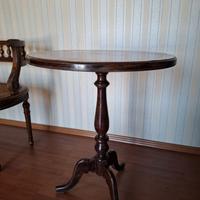 Tavolino rotondo in stile classico