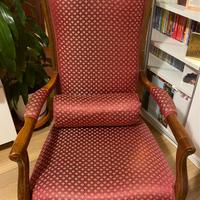 Poltrona vintage con struttura in legno