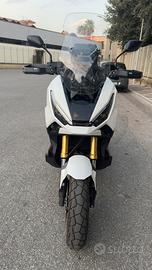 Honda x-adv 750 con blocco piu antif sonoro