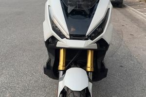 Honda x-adv 750 con blocco piu antif sonoro