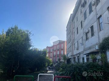 2 LOCALI A NAPOLI