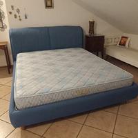letto matrimoniale completo di rete e materasso.