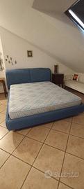 letto matrimoniale completo di rete e materasso.