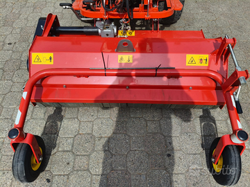 Trattorino taglia erba