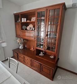 Parete attrezzata in legno massello con vetrina