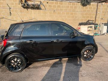 SMART FORFOUR  TOTAL BLACK 2017 BENZINA