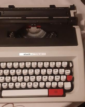macchina  da scrivere 