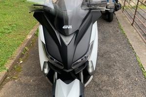 Yamaha xmax250