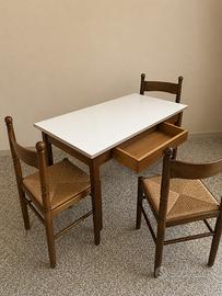 tavolo da cucina anni ’70 con 3 sedie