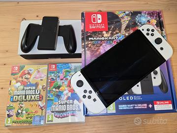 Nintendo Switch OLED Bianca + 2 giochi super mario