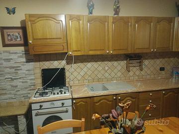 Cucina angolare e divano letto