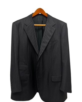 Abito sartoriale gessato elegante da uomo