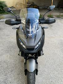 X-ADV 750 con Accessori 